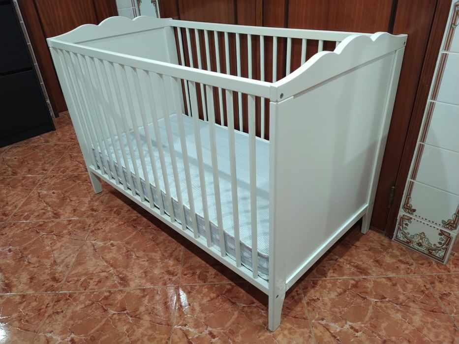 Berço cama para bebé IKEA casa quarto apartamento vivenda carro cozinha escritório gabinete sala.