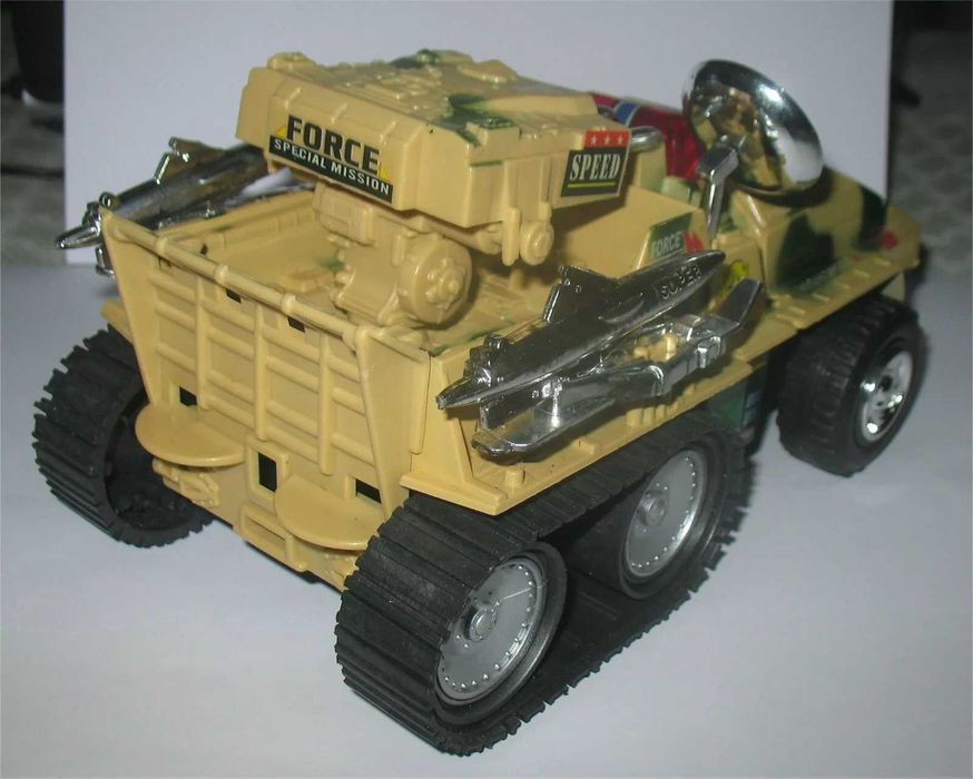 Armoured Car - On the Snow Field (similar a Snow Cat GI Joe)