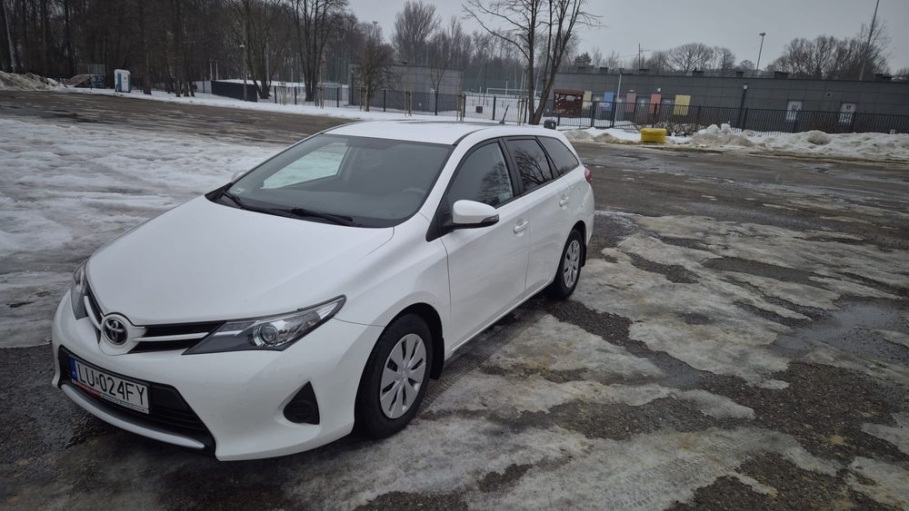 Toyota auris 1.4 d4d 2014 r. kombi drugi wlasciciel