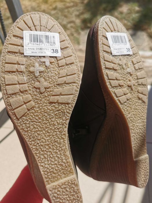 Nowe wysokie botki na koturnie brązowe rozmiar 38,5