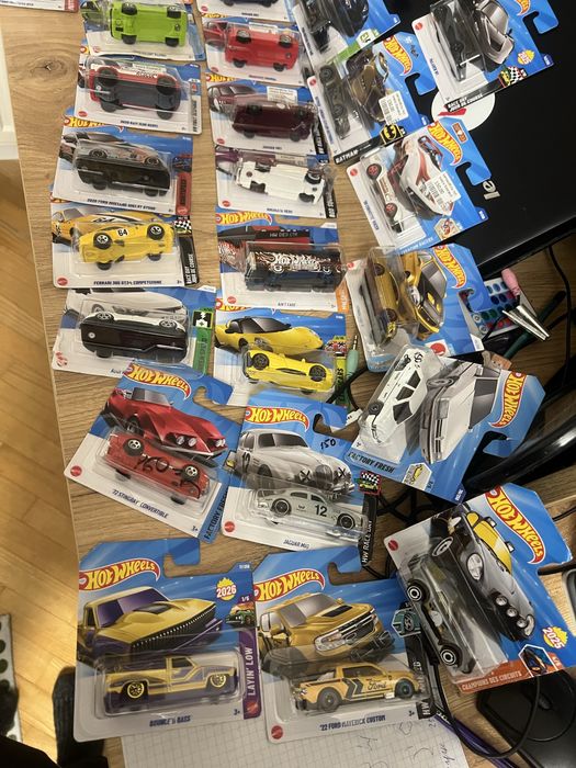 Колекційні машинки хот вілс обмін