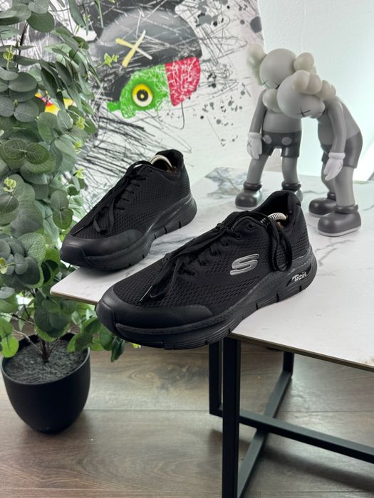 Кросівки Skechers Arch Fit 41 розмір Е12921