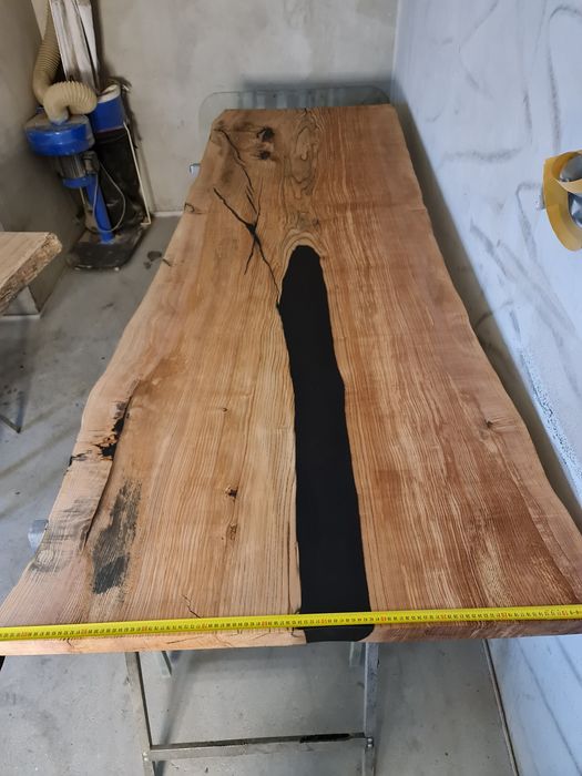 Stół monolit lite drewno jesion żywica czarna massivholztisch loft
