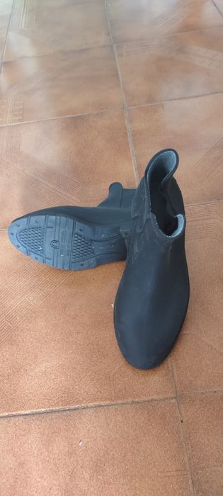 Bota de chuva em borracha