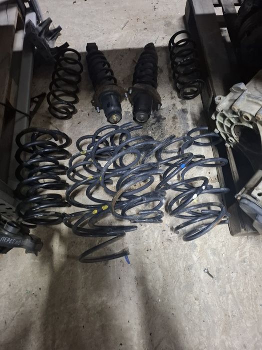 Оригінальні пружини toyota avensis t25