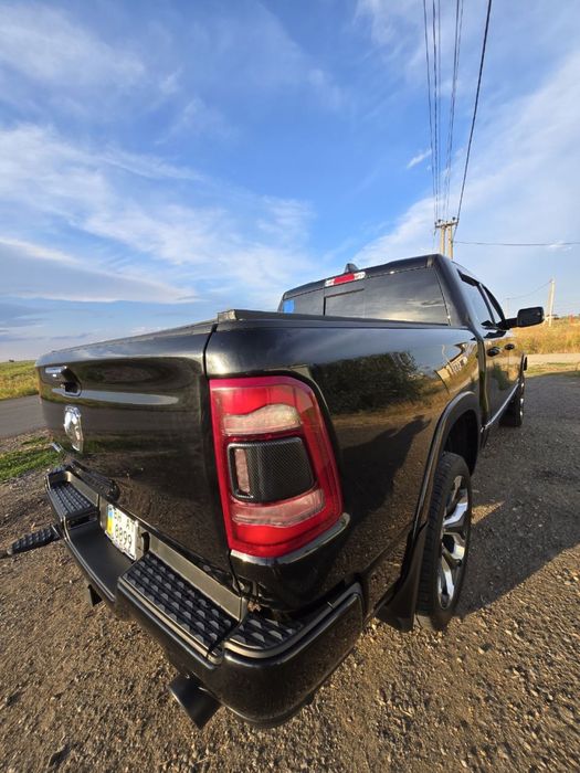 Ram 1500  Limited 5,7 hemi  v8 2019г