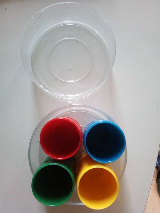 Copos de lançamento de dados para o jogos de tabuleiro, NOVOS!