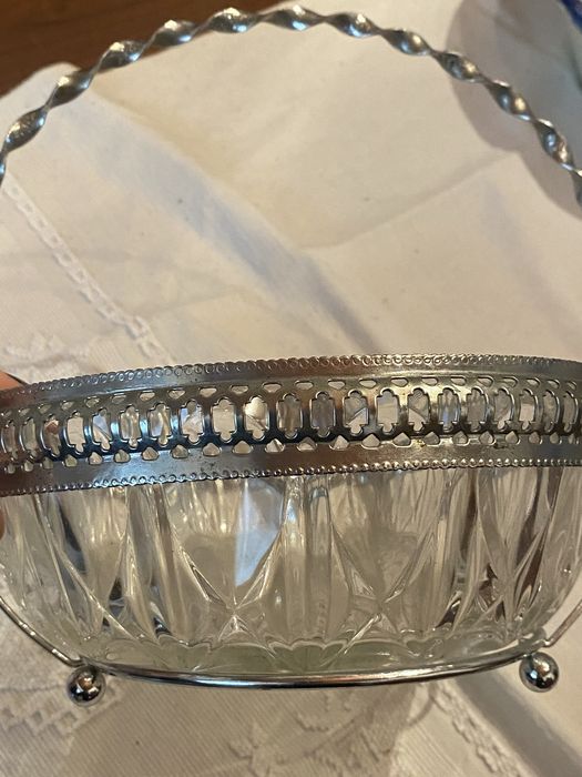 Taça em cristal com alça e encaixe lateral em casquinha