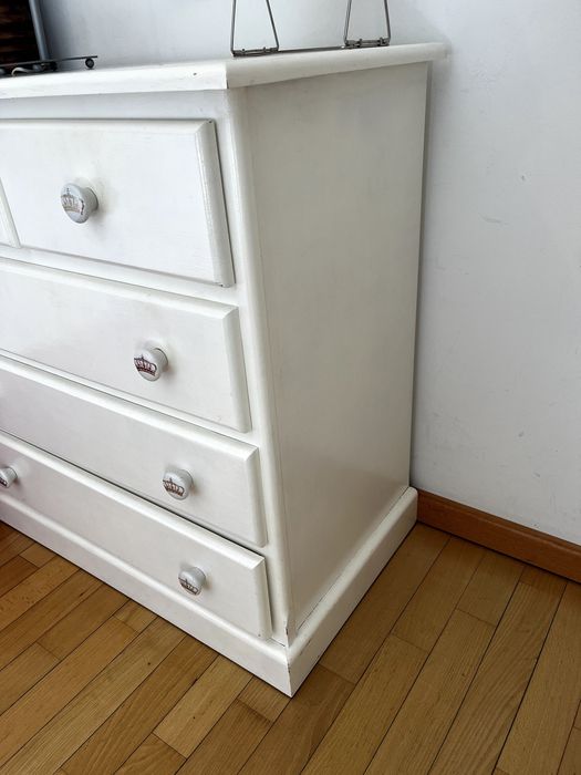 Cómoda em Pinho Branco