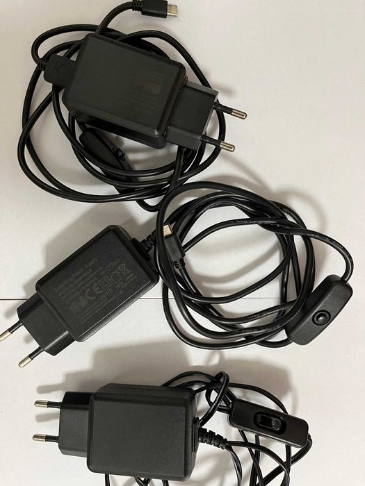 Raspberry Pi 3 Chargers – 5.2 V – 2.5 A with Switch64738893200643121