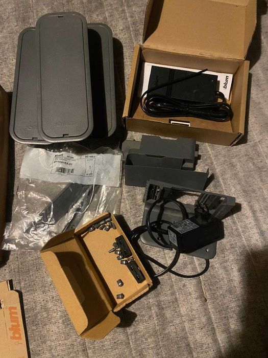 SERVO DRIVE Blum zasilacz  uchwyty dystanse zestaw