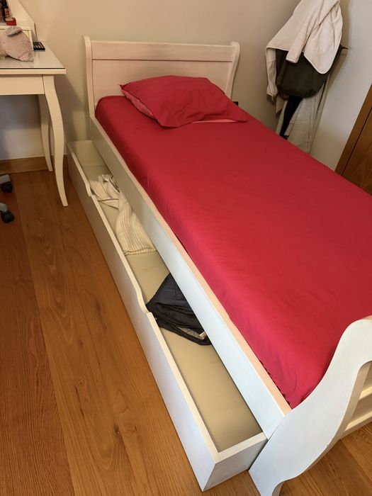 Cama de solteiro em pinho maciço c/ gavetão – Feita por medida