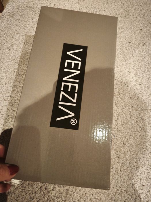 Mokasyny Venezia nowe 39 białe