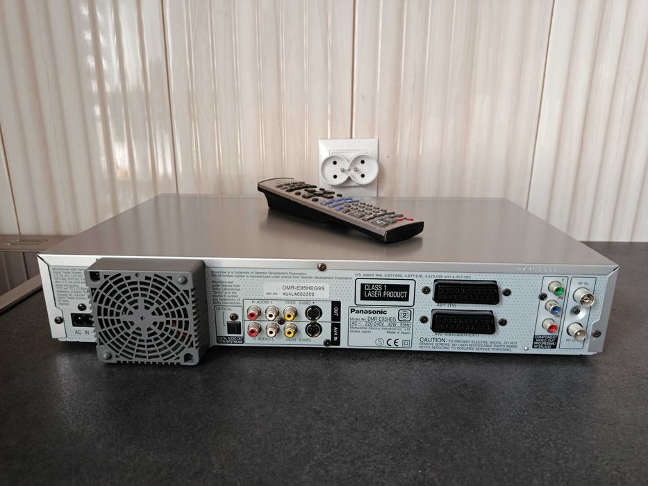 Sprzedam lub zamienię Panasonic Receiver + Nagrywarka DVD. Stan super. Bardzo dobry dźwięk.