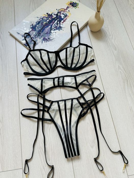 Комплект білизни з поясом