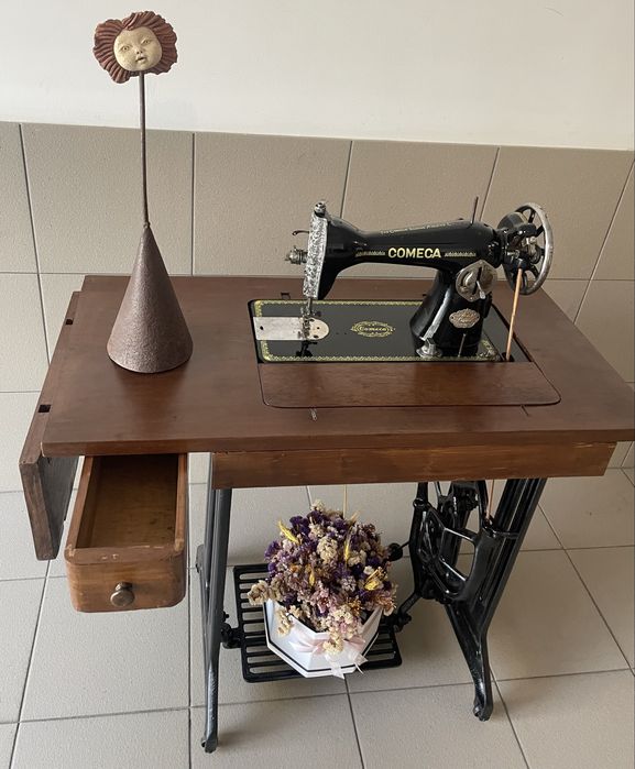 Máquina de costura antiga, fabrico brasileiro