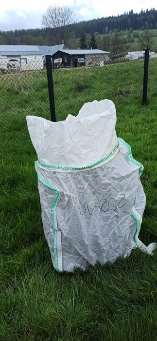 Big bag, góra i dół z lejem, po cukrze.