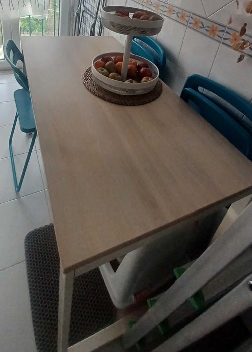Mesa de cozinha e/ou secretária
