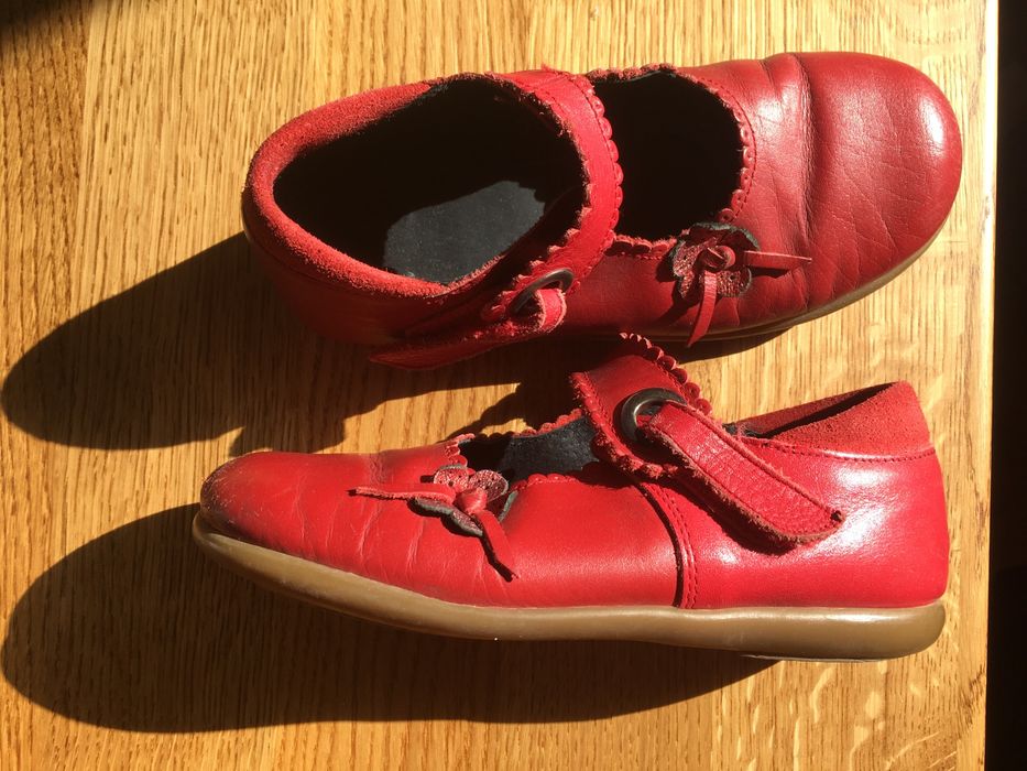 Червоні шкіряні черевички, для свята