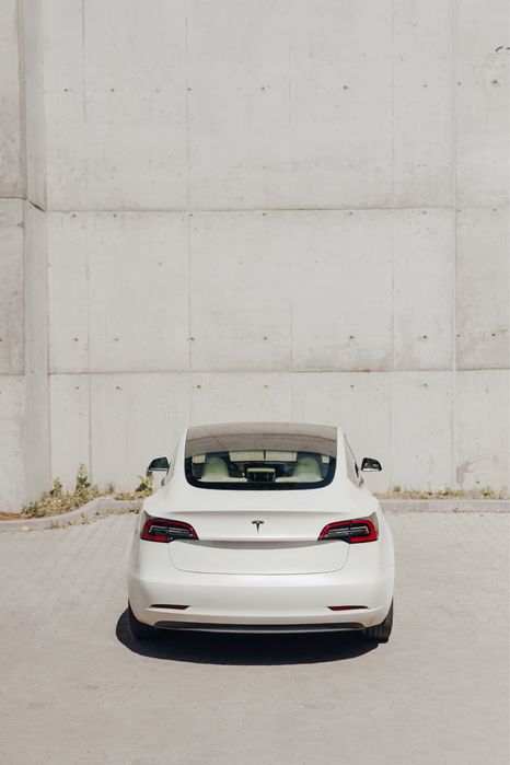 Wynajem Tesla Model 3