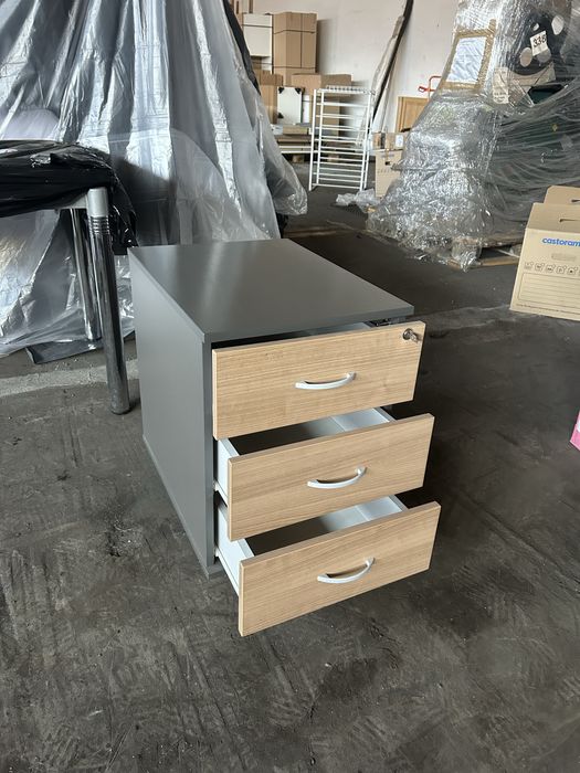 Zestaw mebli biurowych