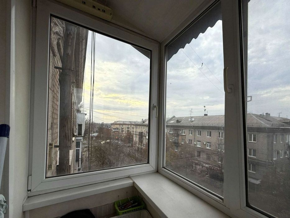 Продам 2х ком. полнометражную кв-ру в центре, ул. Сталеваров 4/4