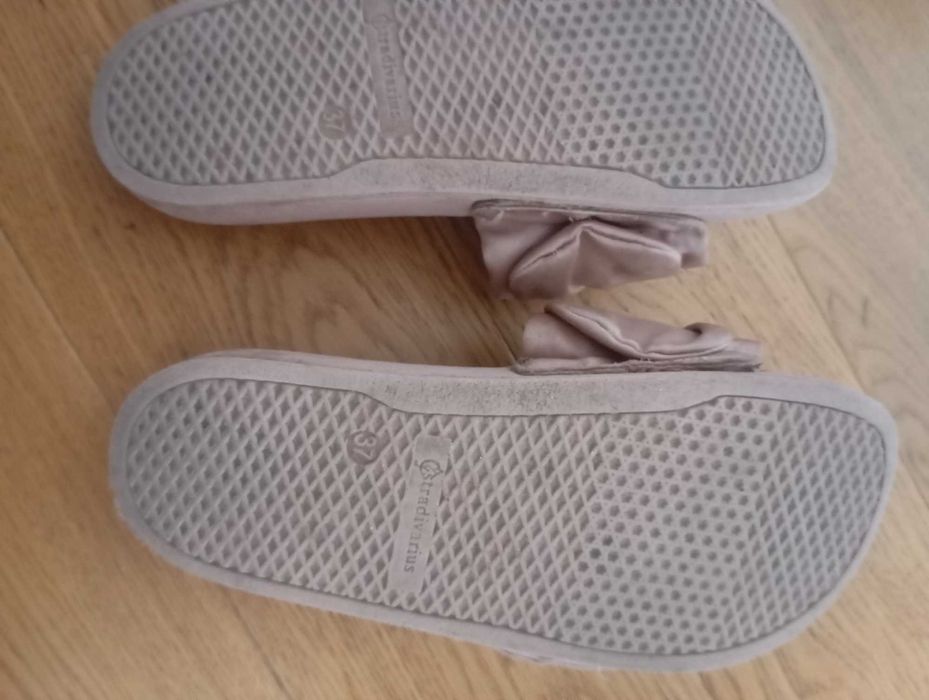 Klapki Stradivarius rozmiar 37