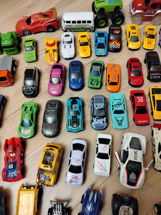 Машинки модельки