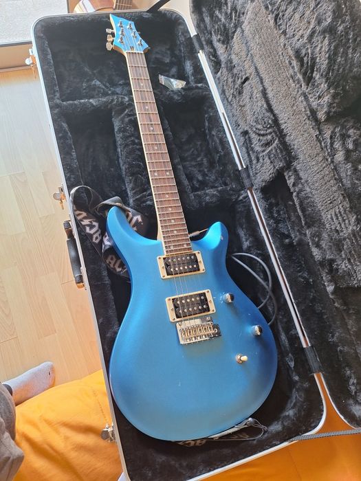 Guitarra Harley Benton ST 20 + Amplificador Behringer + Acessórios