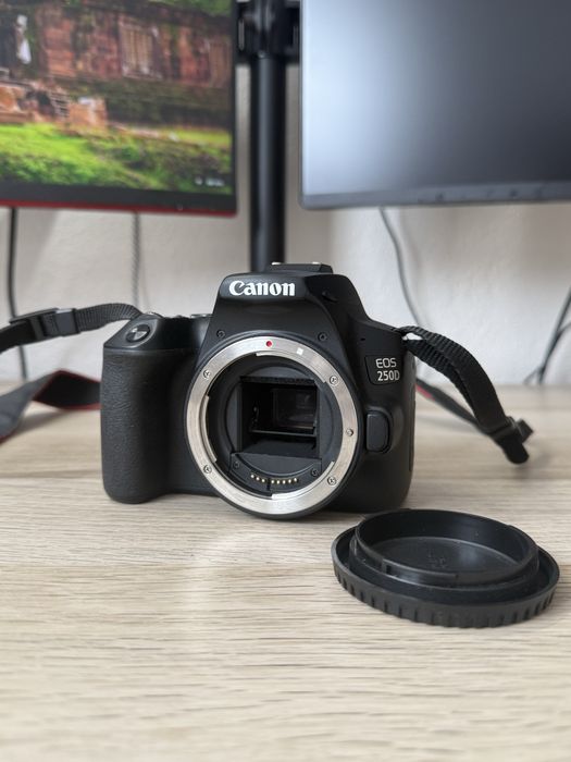 Canon EOS 250D + Objetivas EF-S 18-55mm IS STM e EF-S 55-250mm IS STM | Garantia até 11/2026