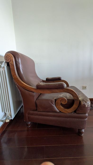 Lote 5 Cadeirões Art Déco em Pele – 3 em Estado normal + 2 para Restauro