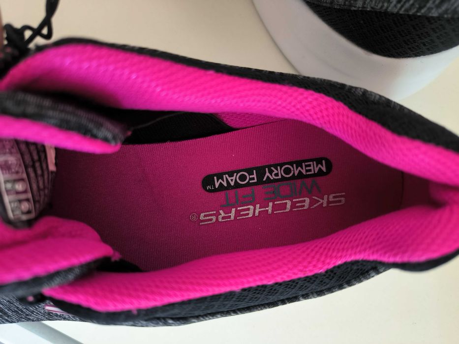 Женские кросовки Sketches