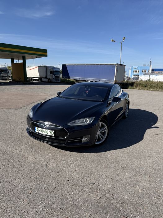 Tesla modl s 85
