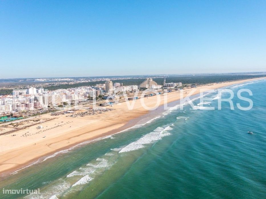 Novo Empreendimento com Piscina em Monte Gordo