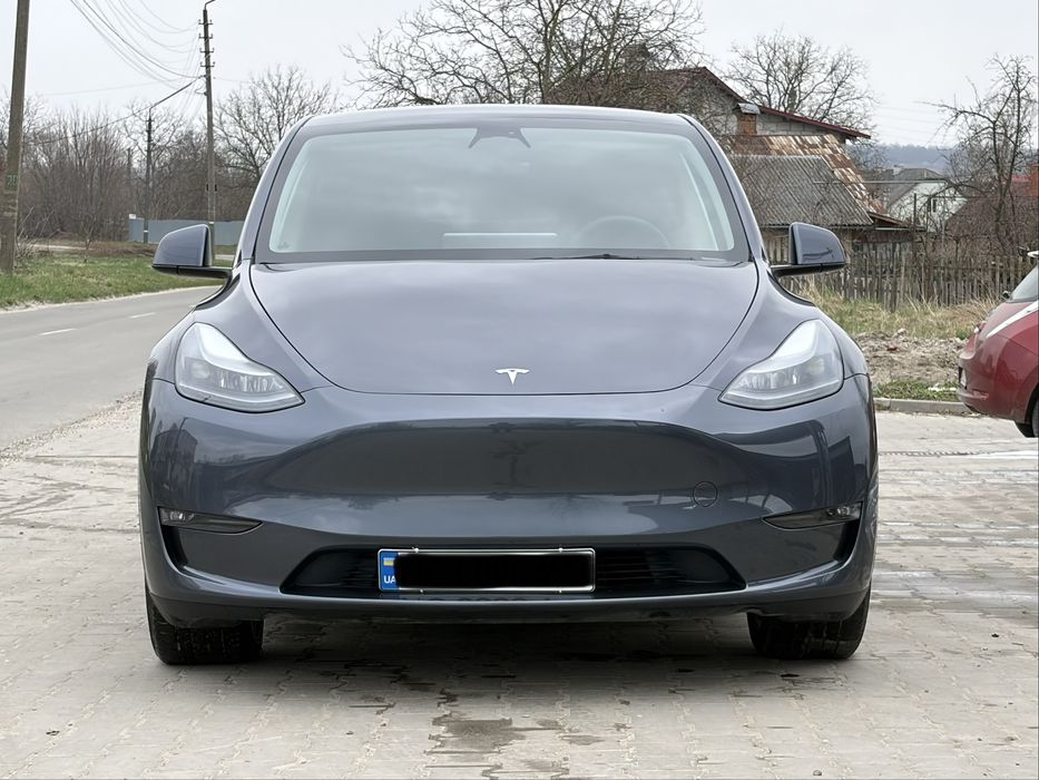 Tesla model Y 2023
