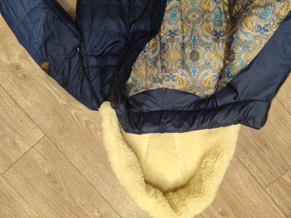 Куртка жіноча з капюшоном з вовни