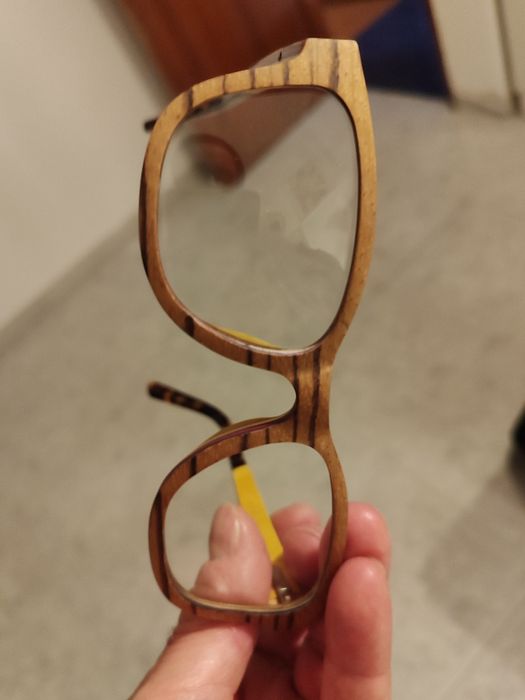 vendo óculos de madeira