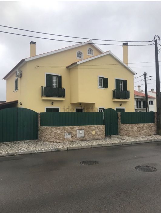 Geminada em ótimo estado renovada (SEM IMOBILIÁRIAS) Quinta do Conde