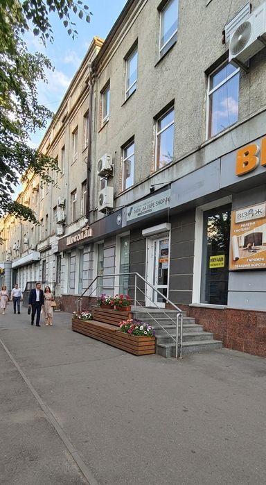 Оренда фасадного приміщення 109 м² — вул. Перемоги (Центр)