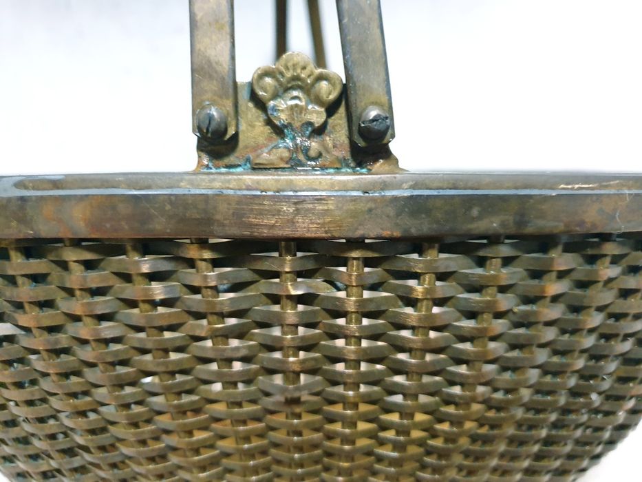 Fantástico grande antigo cesto em latão