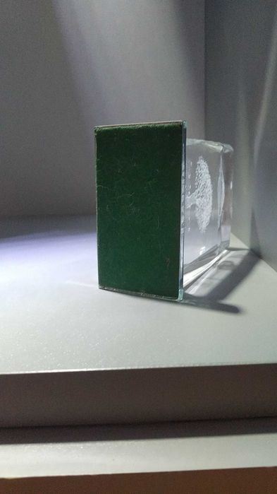 Kryształowy przycisk do papieru