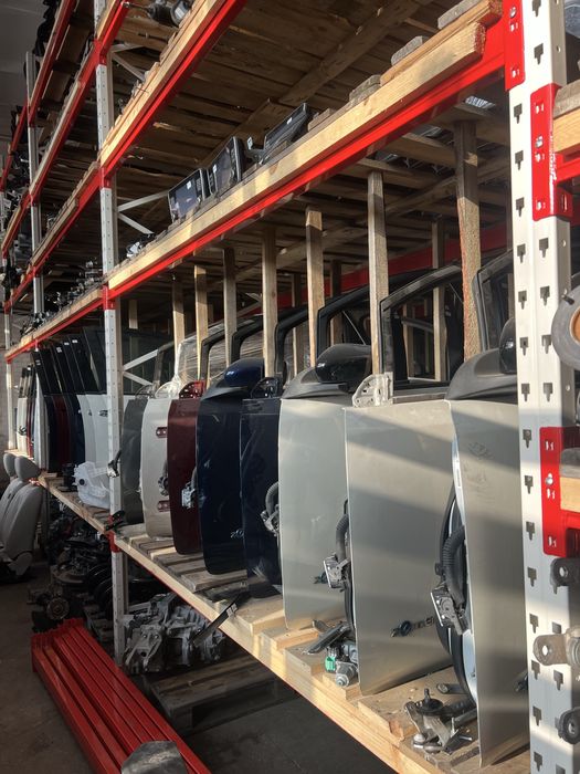 Двері Nissan leaf 2 розбірка дверка запчастини leaf 2 Nissan leaf двер