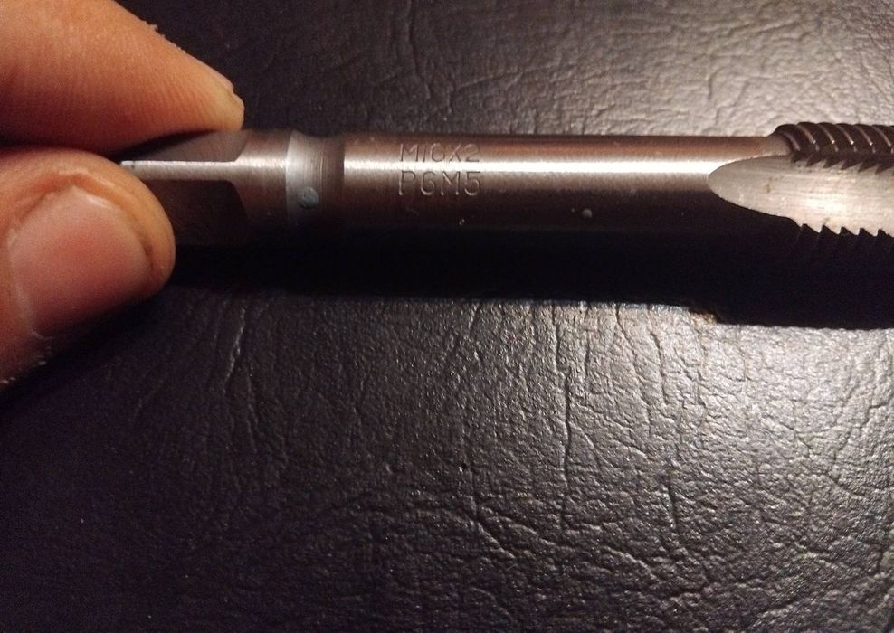 Метчик М16×2 P6M5.