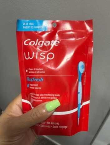 Одноразові щітки міні Colgate Wisp Max Fresh mini-Brushes в дорогу 24 шт