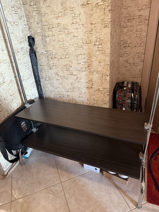 Терміново!!!Металева вішалка для одягу з двома полицями