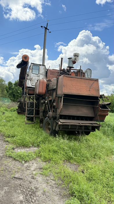 Зернозбиральний комбаїн Нива
