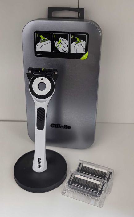 GILLETTE LABS maszynka do golenia + 2 ostrza etui podróżne