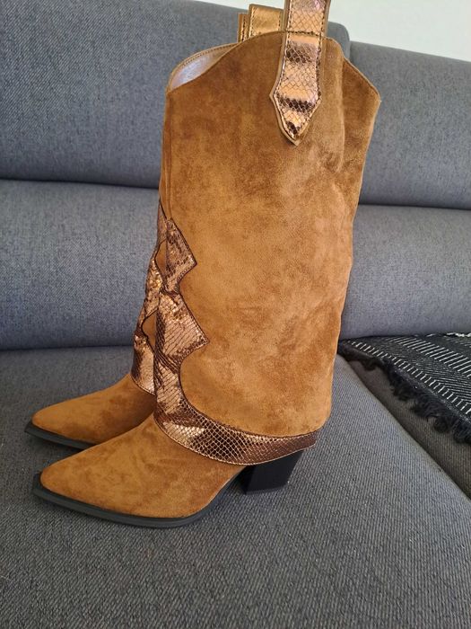 Botas altas novas