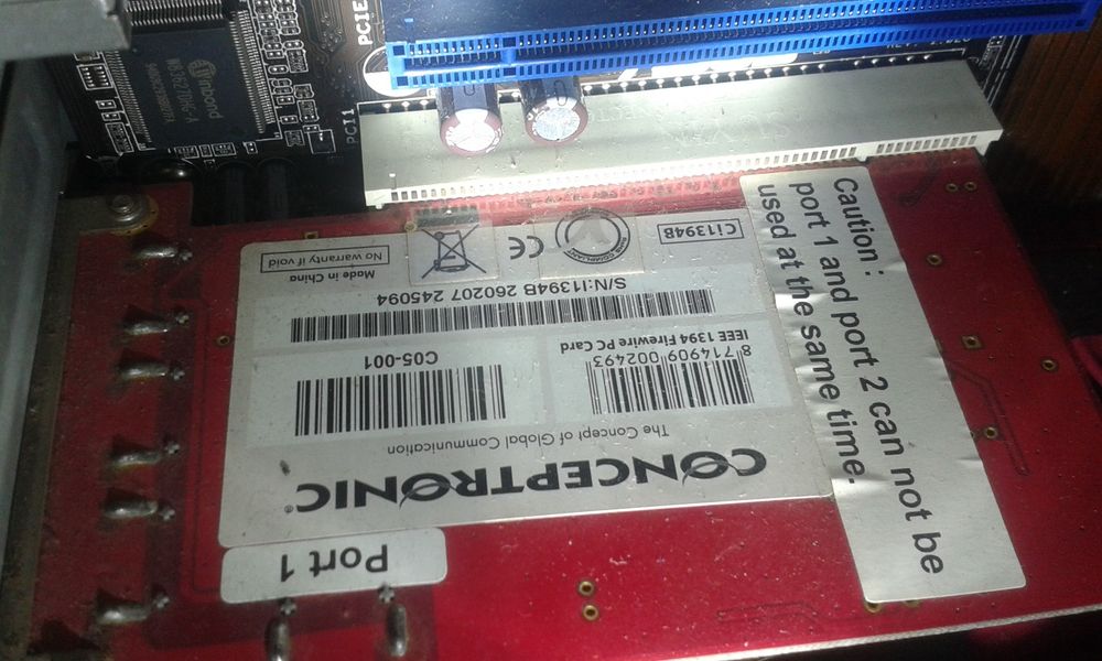 PC Asus, monitor, colunas e weebcam.