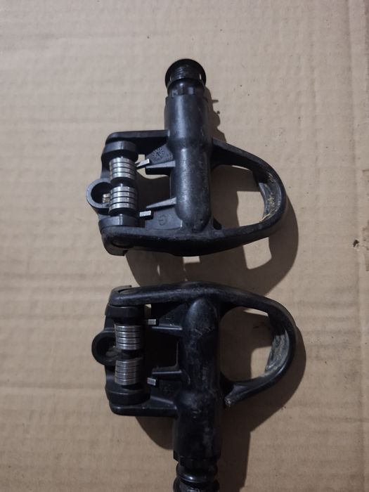 Pedais e sapatilhas para bicicleta de estrada